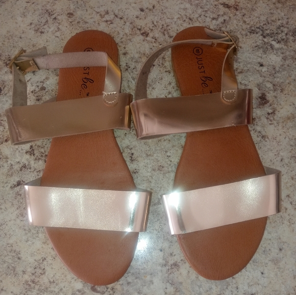 Metalic gold sandles - Picture 2 of 6